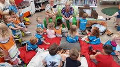 Voorleesuurtje bij Karmac Bibliotheek 